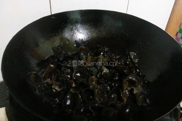 木耳炒肉的做法图解4