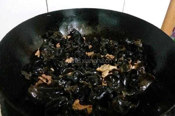 木耳炒肉的做法图解5