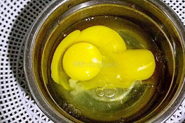 胡萝卜丝炒鸡蛋的做法图解1