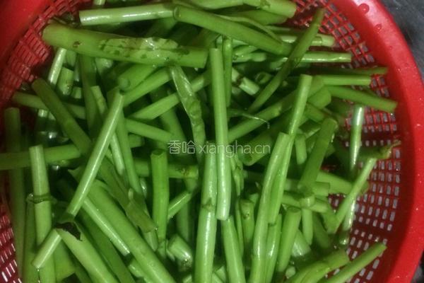 酸辣空心菜的做法图解1