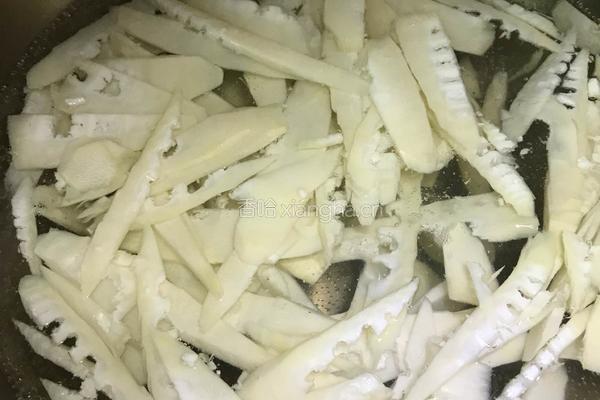 春笋炒肉的做法图解3