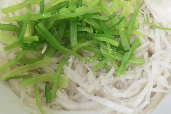 芹菜拌萝卜的做法图解7