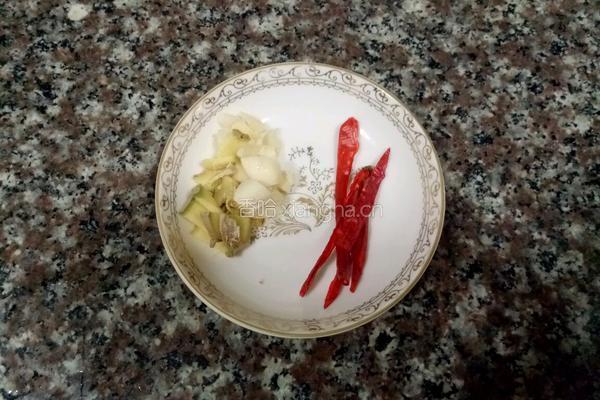 炝炒绿豆芽的做法图解2