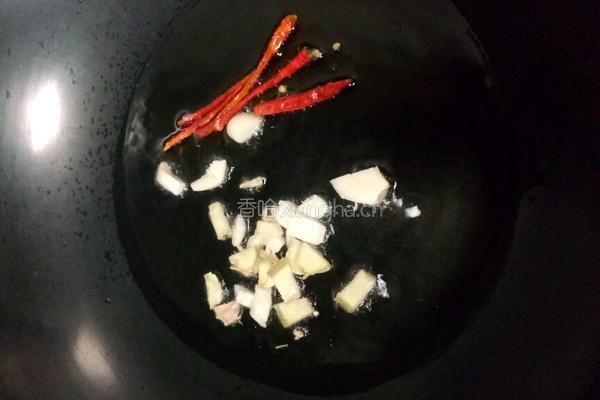 炝炒绿豆芽的做法图解3