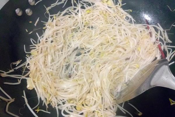 炝炒绿豆芽的做法图解4