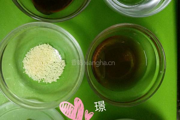 蛤蜊肉蒸蛋的做法图解1