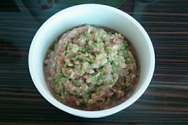 芹菜肉馅的做法图解7