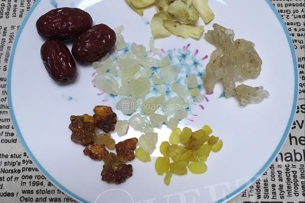 桃胶皂角米雪燕羹的做法图解1
