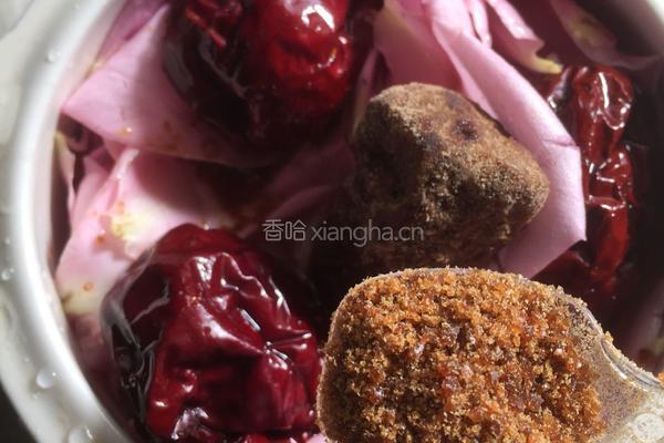 玫瑰花瓣养颜糖水的做法图解3