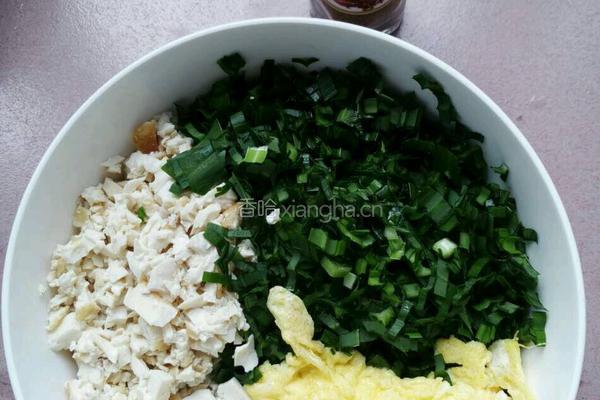 韭菜豆腐鸡蛋包子的做法图解2