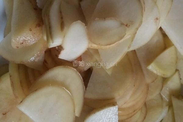 蒜香土豆片的做法图解1