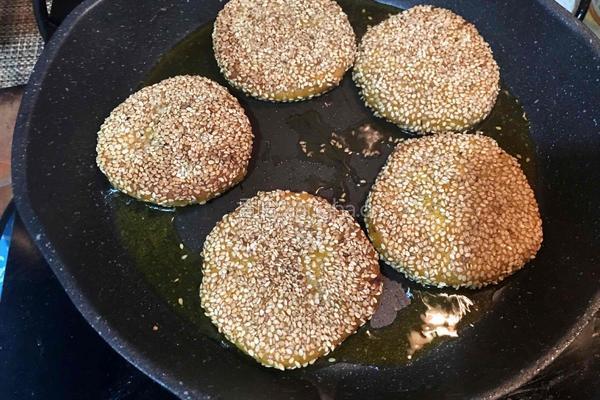 芝麻南瓜饼的做法图解7