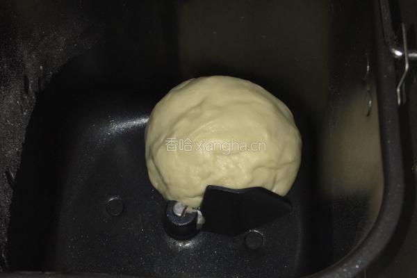 披萨饼皮的做法图解2