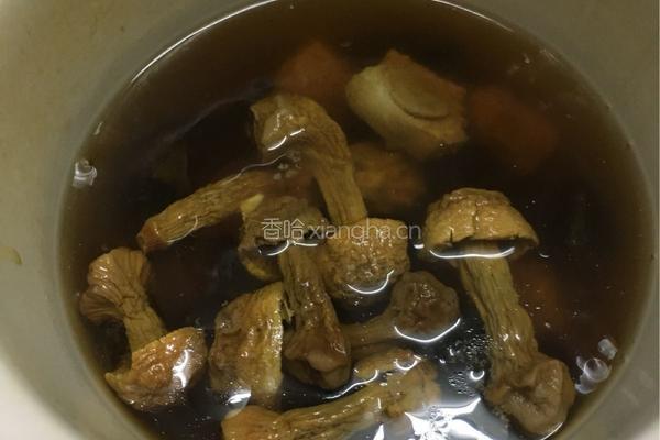 松茸排骨木耳汤的做法图解6