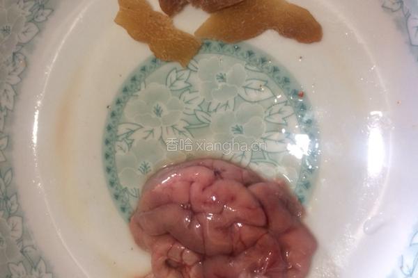 天麻猪脑汤的做法图解1