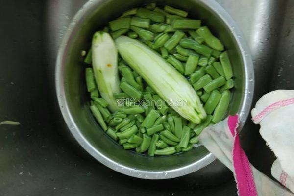 土豆烧豆角的做法图解3