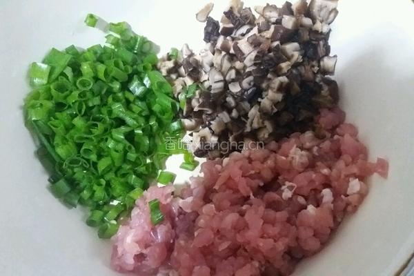 猪肉香菇泡菜饼的做法图解2