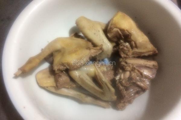 红枣鸽子汤的做法图解5