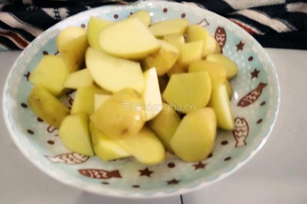 土豆烧排骨的做法图解3