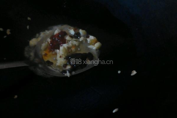 苦瓜炒鱿鱼的做法图解4