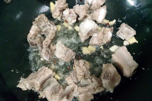 排骨烧苦笋的做法图解7