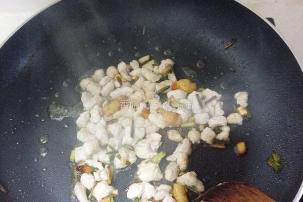 蒜薹肉丁的做法图解4