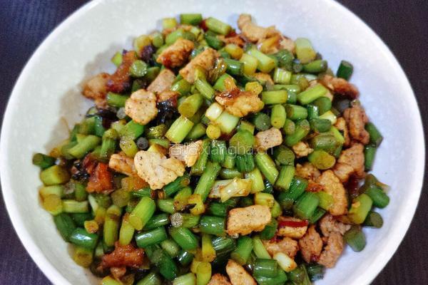蒜薹肉丁的做法图解9