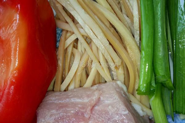 儿童版鱿鱼丝炒肉的做法图解1