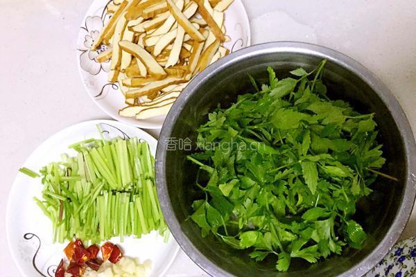 麦芹豆干+芹叶麦饭（适合孕妈）的做法图解1