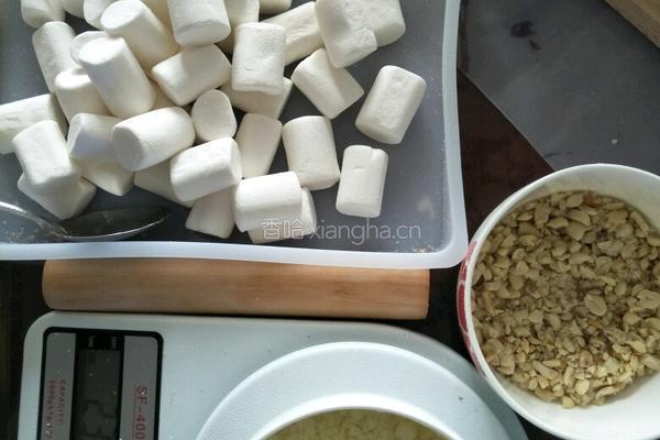 抹茶牛轧糖的做法图解1