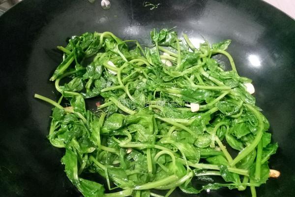 清炒豌豆苗的做法图解5
