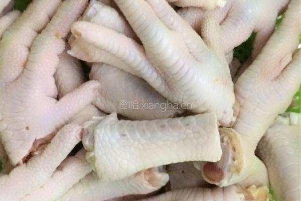泡椒凤爪的做法图解1