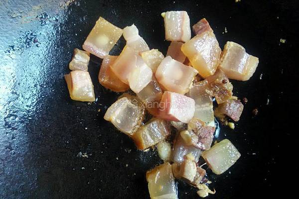 土豆烧腊肉的做法图解2
