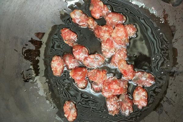 腊肠莴笋的做法图解2