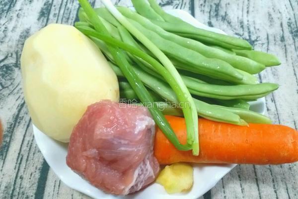 豆角土豆炒肉丝的做法图解1