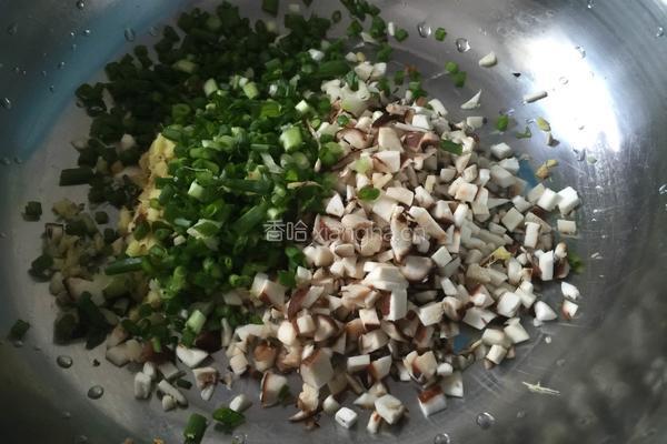 芹菜猪肉煎饺的做法图解4