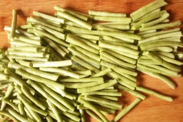 凉拌豇豆的做法图解1