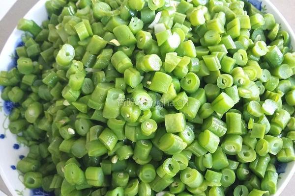 烧肉沫豆丁的做法图解2