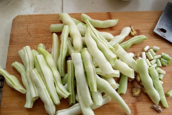 粽香扁豆焖面的做法图解2
