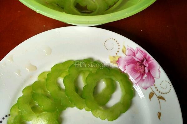 凉拌苦瓜圈的做法图解5