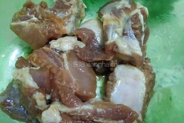 椒盐排骨的做法图解1