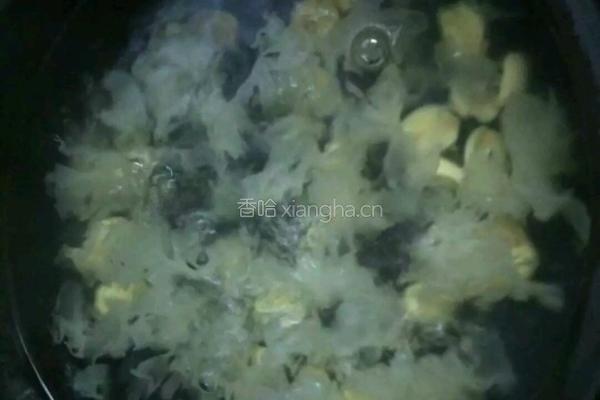 银耳甜汤的做法图解3