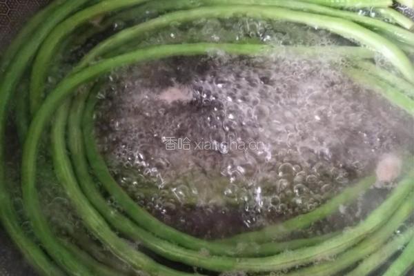 长豆角酱肉的做法图解2