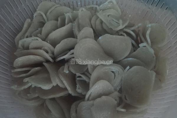 浓香茄汁儿鱼面的做法图解1