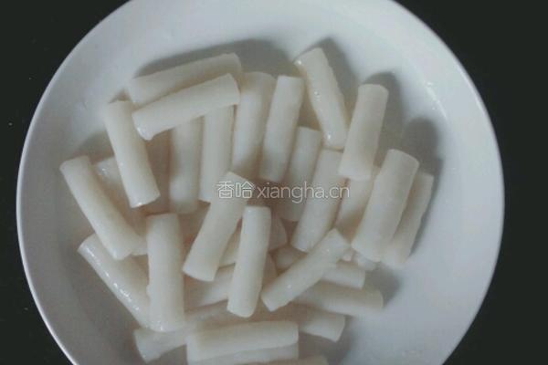 辣白菜炒年糕的做法图解2
