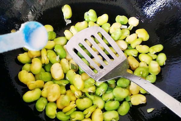 蚕豆炒鸡蛋的做法图解5