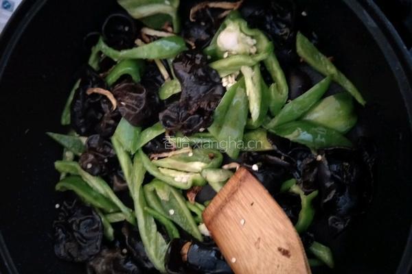 木耳青椒肉丝的做法图解5