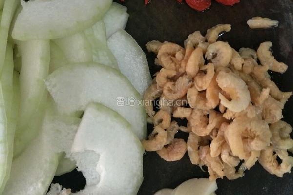 节瓜虾米粉丝煲的做法图解2