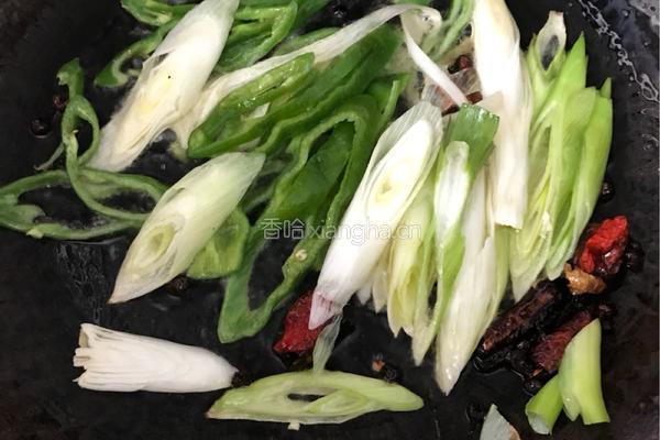 包包菜炒杂粮饼的做法图解4
