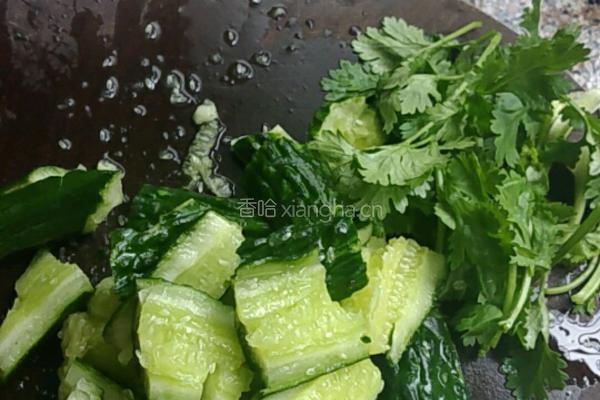 手拍酸辣青瓜的做法图解5